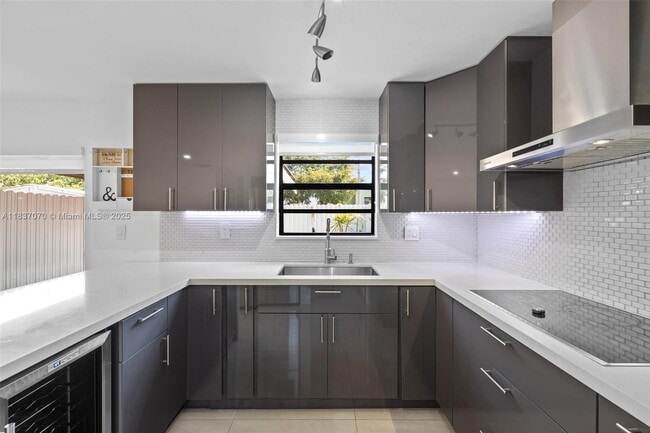 10932 NW 7th St in Miami, FL - Foto de edificio - Building Photo