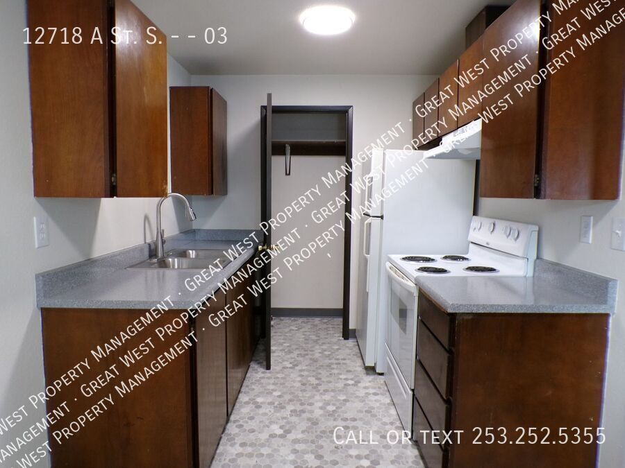 12718 A St S in Parkland, WA - Building Photo