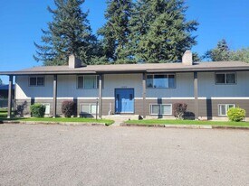 1460-1527 E 16th Ave in Post Falls, ID - Building Photo