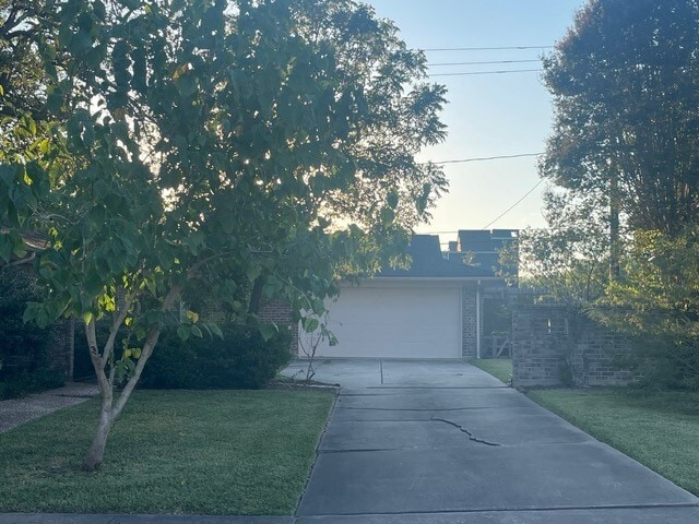 property at 1006 Walnut Bend Ln