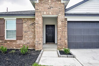 7519 Fierce Friesian Ln in Iowa Colony, TX - Building Photo - Building Photo