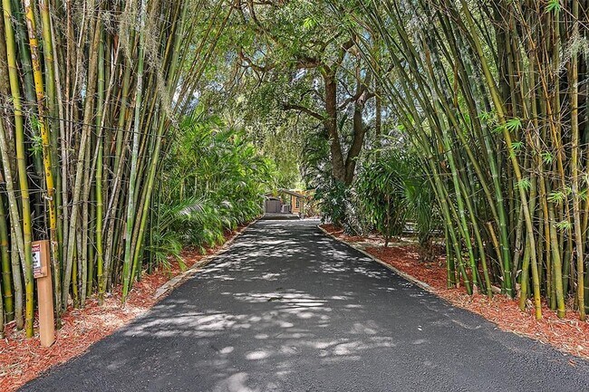 507 Lakeshore Dr in Eustis, FL - Building Photo - Building Photo