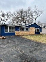 565 Kingman Ln in Hoffman Estates, IL - Building Photo