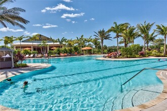 8764 Bellano Ct in Naples, FL - Foto de edificio - Building Photo