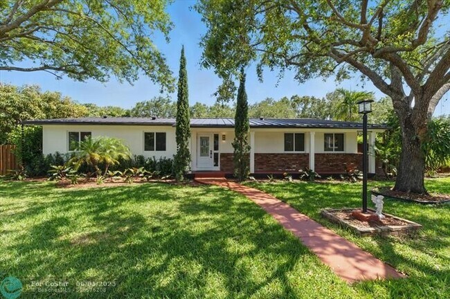 7860 SW 158th Terrace in Palmetto Bay, FL - Building Photo - Building Photo
