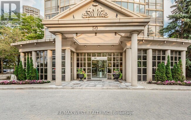 50 Eglinton Ave W in Mississauga, ON - Building Photo - Building Photo