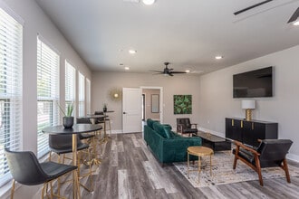 Timbers at Lakewood in North Little Rock, AR - Building Photo - Interior Photo