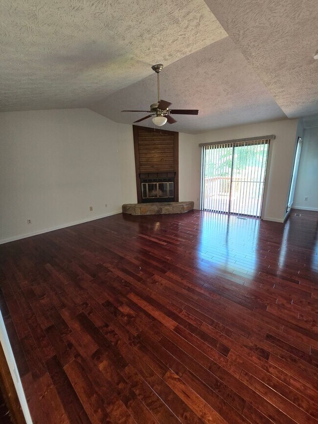 property at 5960 Laguna Dr