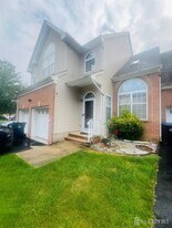 704 Heron Ct in North Brunswick, NJ - Building Photo
