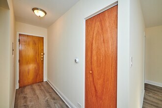 2411 W Fargo Ave in Chicago, IL - Building Photo - Building Photo