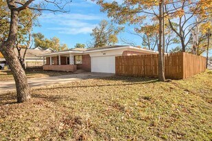 1618 University Dr in Arlington, TX - Building Photo