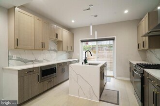 1449 N Myrtlewood St in Philadelphia, PA - Building Photo - Building Photo