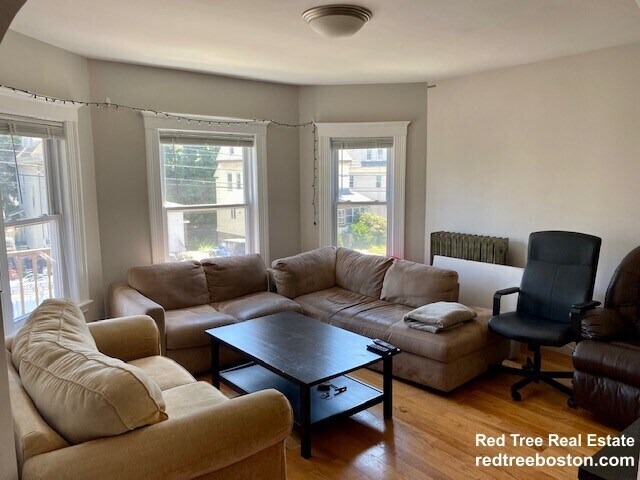129 Brooks St, Unit 2 in Boston, MA - Building Photo