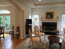 373 Main St, Unit B in New Canaan, CT - Building Photo