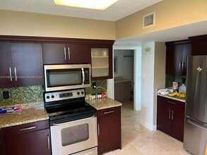 3300 NE 191st St, Unit 512 in Aventura, FL - Building Photo - Building Photo