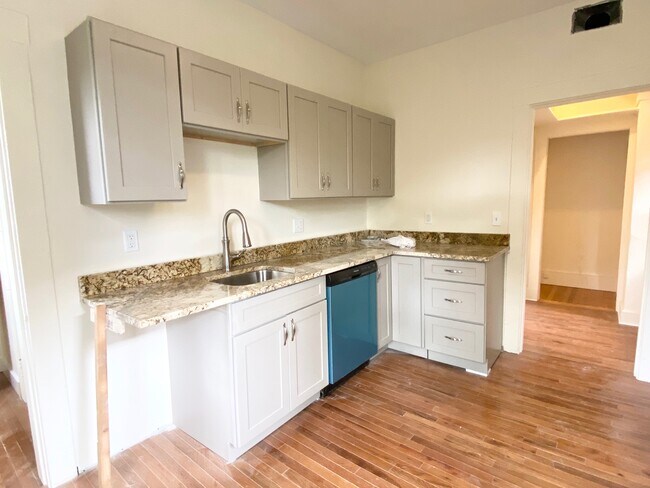 126 Glenville Ave, Unit 2 in Boston, MA - Foto de edificio - Building Photo