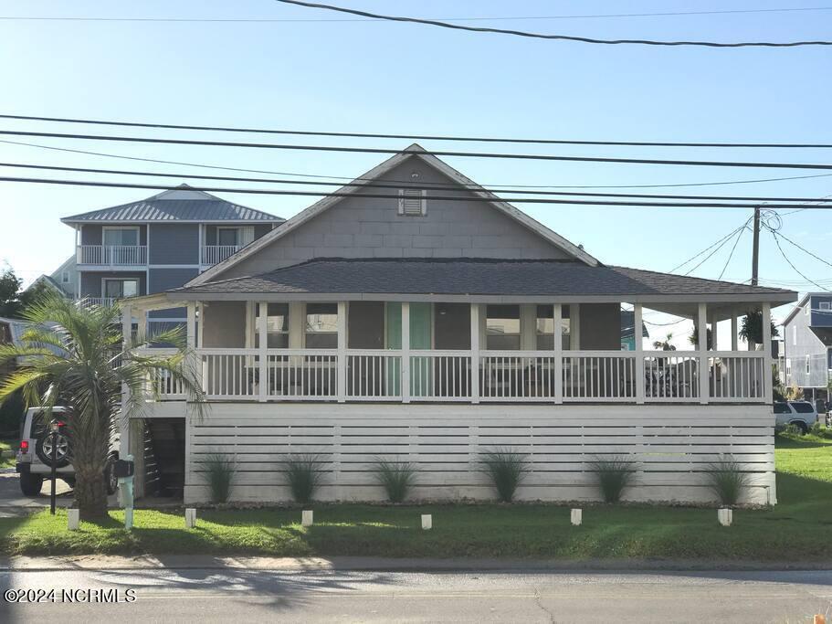 1302 Canal Dr in Carolina Beach, NC - Building Photo