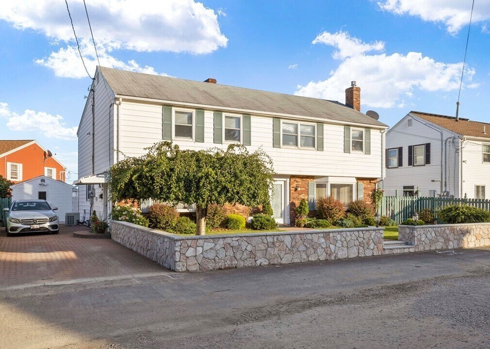 19 Swan Ave in Boston, MA - Foto de edificio