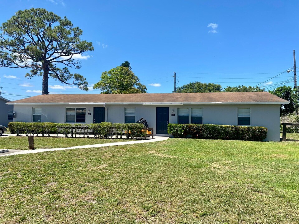 4522 Kirk Rd in Lake Worth Beach, FL - Building Photo