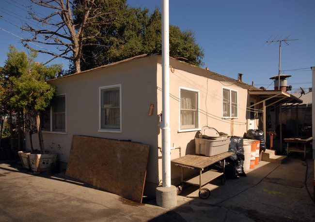 2588 E Walnut St in Pasadena, CA - Building Photo - Building Photo