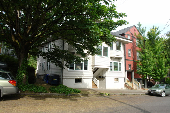 2717 SW 2nd Ave in Portland, OR - Foto de edificio - Building Photo