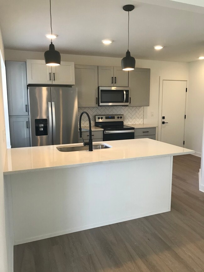 1400 Hamlet St, Unit 101 in Columbus, OH - Building Photo - Building Photo