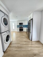 2407 Abbot Kinney Blvd in Los Angeles, CA - Foto de edificio - Building Photo