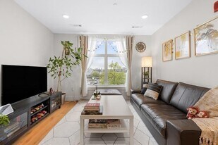 248 Meridian St, Unit 204 in Boston, MA - Building Photo