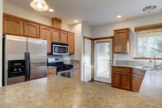 2881 SW Berwick Dr in Oak Harbor, WA - Building Photo - Building Photo