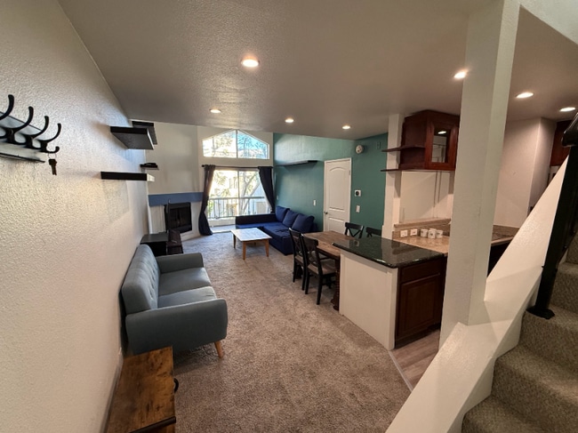 5510 Owensmouth Ave, Unit #321 in Los Angeles, CA - Foto de edificio - Building Photo