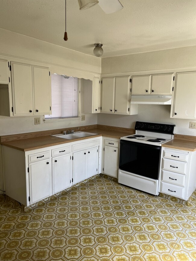 2701 S Fontana Ct in Visalia, CA - Building Photo - Building Photo