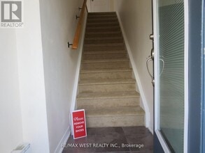 5615 Oscar Peterson Blvd in Mississauga, ON - Building Photo - Building Photo