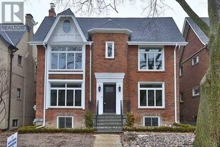15 Highbourne Rd in Toronto, ON - Building Photo