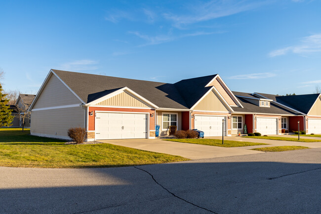 Perry Creek Townhomes - Midland, MI photo'