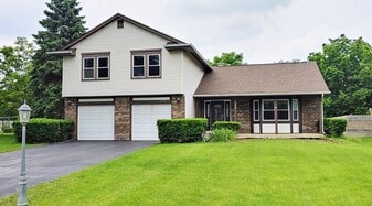 1970 Dogwood Dr in Hoffman Estates, IL - Building Photo