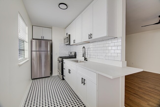 property at 1915 McDuffie St