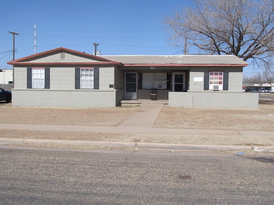 4202 35th St in Lubbock, TX - Building Photo