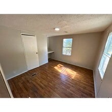 2395 Parrott Dr in Florence, SC - Building Photo - Building Photo