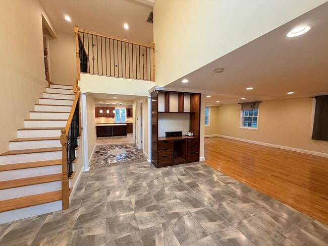 property at 112 E Quinobequin Rd