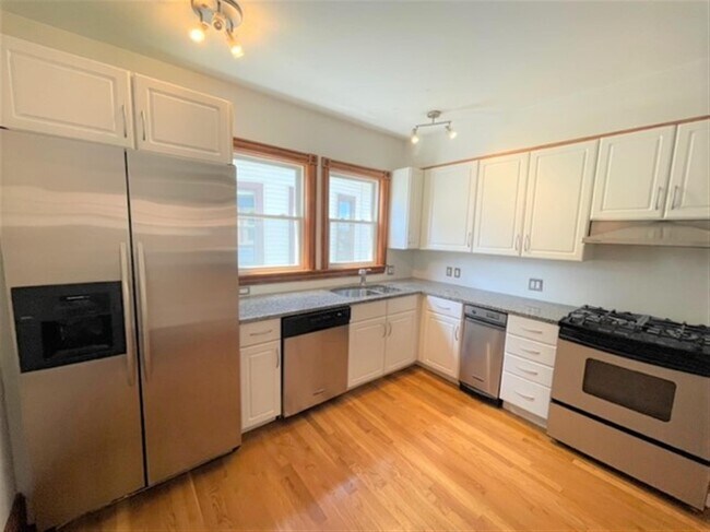 15 Conwell St in Somerville, MA - Building Photo - Building Photo