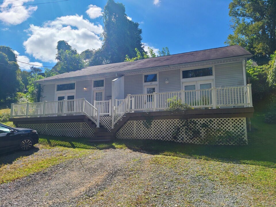 129 Springbrook St in Morgantown, WV - Building Photo