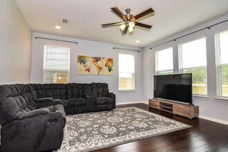 422 Northern Red Oak Dr in Summerville, SC - Building Photo - Building Photo