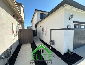 7066 Rocky Bay Road in Stockton, CA - Building Photo - Building Photo