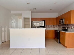 1033 NE 42nd Terrace in Homestead, FL - Building Photo - Building Photo