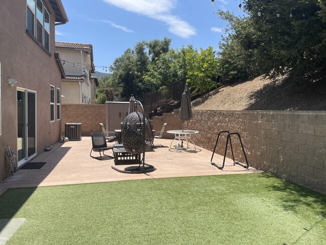 1563 Silver Shadow Dr in Thousand Oaks, CA - Foto de edificio - Building Photo
