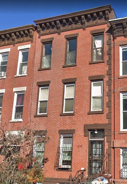 219 Prospect Ave, Unit 2 in Brooklyn, NY - Foto de edificio