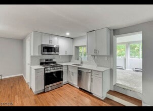 34 Oak St in Bloomingdale, NJ - Building Photo - Building Photo