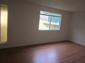 2408 D St in Steilacoom, WA - Building Photo - Building Photo