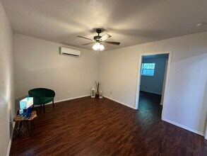 1619 Nolan St in San Antonio, TX - Building Photo - Building Photo