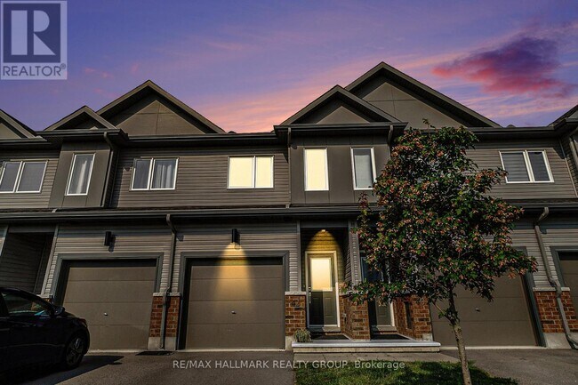 42 Mona McBride Dr in Arnprior, ON - Building Photo - Building Photo